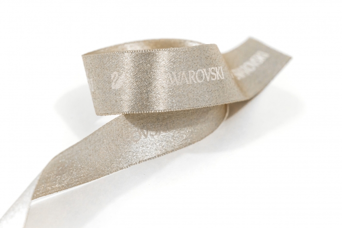 swarovski ribbon 2 705x470 - Accessoires