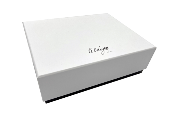 white black F 600x450 - Boxes